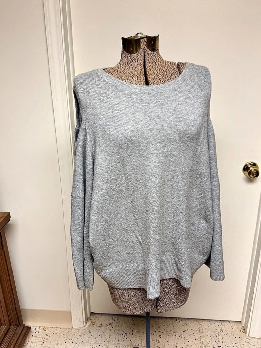LOFT Gray Crew Neck Sweater Size XL